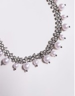 Curve choker necklace with crystal cupchain and faux pearl design in silver tone