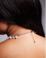 Curve choker necklace with crystal cupchain and faux pearl design in silver tone